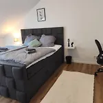 Familienfreundliche Dgw In Ruhiger Lage Fuer 4 Personen - Waschtrockner, Arbeitsplatz, Balkon Und Gartennutzung Lägenhet *